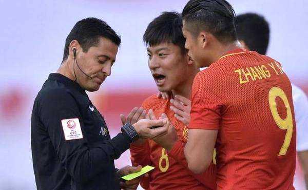 亚足联电话联系足协解决空场问题,还发文讽刺