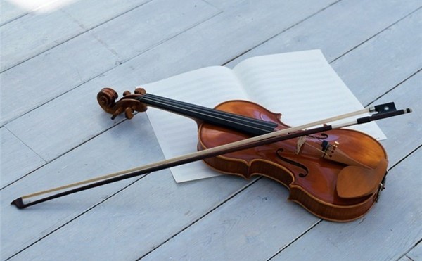 铃鼓tambourine,排钟chime,锣gong,木琴xylophone,钟琴glockenspiel