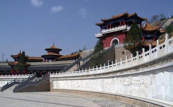 大宁马头关黄河仙子祠,东临巍巍