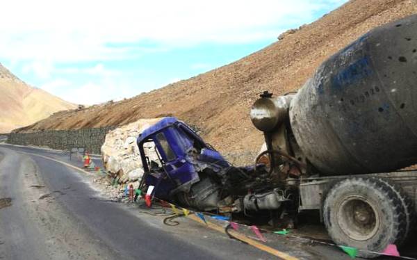 跟这些世界最危险的公路比起来,318国道真不算什么!