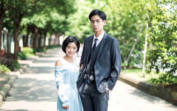 胡一天沈月身高差多少,男方调侃跟她同框不容易,最萌身高差诞生