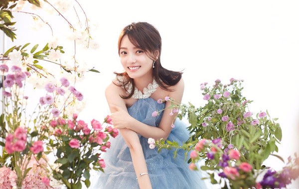 林源曝光最新花样写真木秀于林的温婉清纯堪比花美
