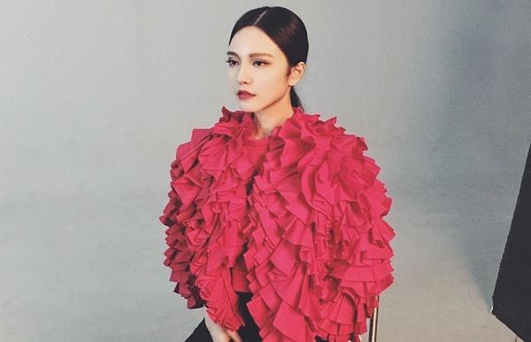 周扬青潮牌抄袭华晨宇的应援服, 还让罗志祥穿上做宣传