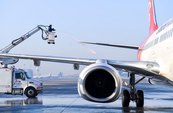 探秘长春龙嘉机场飞机除冰全过程