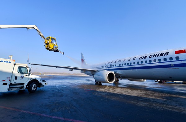 探秘长春龙嘉机场飞机除冰全过程