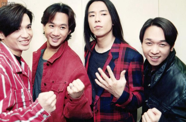 beyond组合,黄家驹,叶世荣,黄贯中,黄家强四人组成,而黄家驹更是即