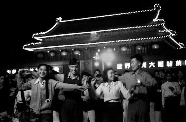 老照片：外国人拍摄的50年代中国！|历史|年代|女人_新浪新闻