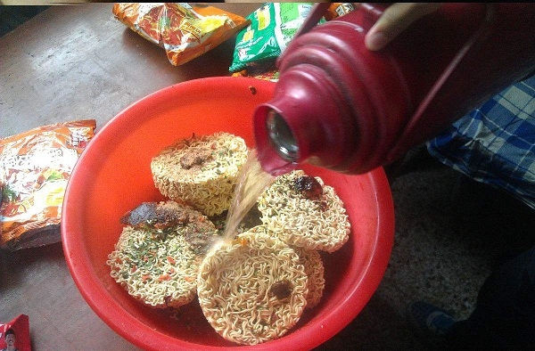 男生没生活费时的伙食,既搞笑也心酸