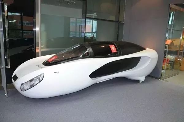 中国纯电动双轮汽车,能横着进停车位