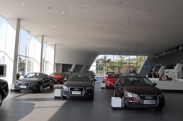 离婚4年,前夫突然送我60万的车,得知实情,我拒绝了