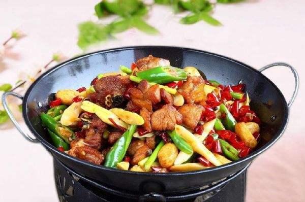 冬天来一份这样的干锅菜,荤素一锅出,比萝卜炖羊肉还讨人喜欢