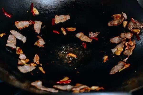 下入包菜大火翻炒