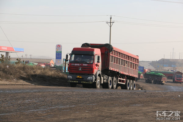 治超高压之下,"百吨王"屡见不鲜,超载现象依然严重
