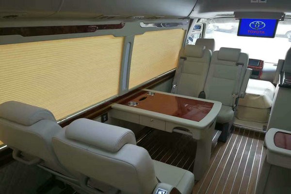 丰田考斯特和你办公室的区别,她小了点