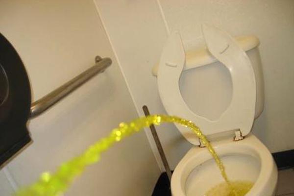 早起第一泡尿看出肝的状况