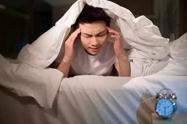 半夜常醒来又常睡不着必须引起重视