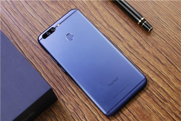 荣耀v9小米note3是小米去年发布的一款中端手机,针对的是线下市场