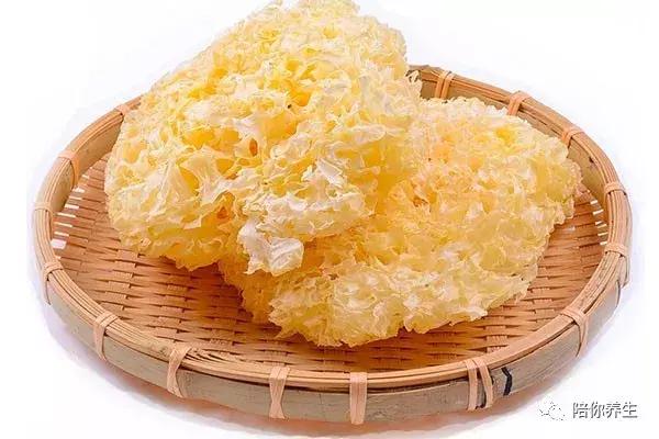 可能是经过化学药剂熏染的,例如,硫磺熏染银耳
