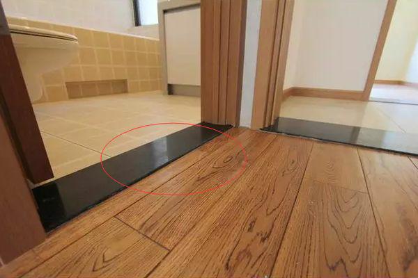 家里门槛石万万别这样装,有钱人一看就懂,预示越住越穷