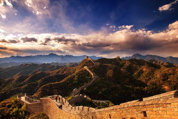 比如,英国的"哈德良长城"与"安敦尼长城".