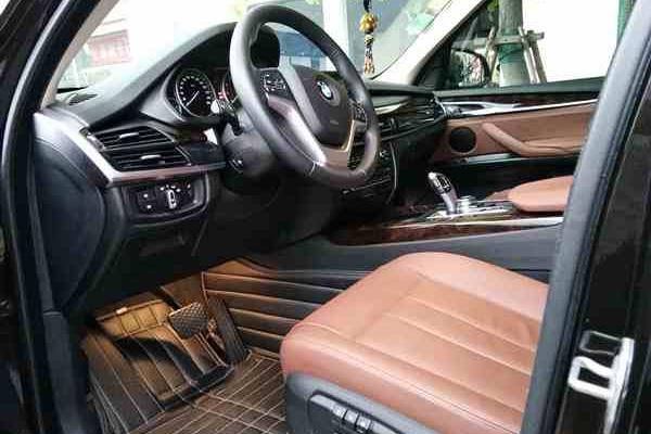 宝马x5纯黑 内饰清洁