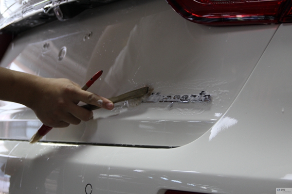 全新玛莎拉蒂总裁漆面深度清洁(多图)