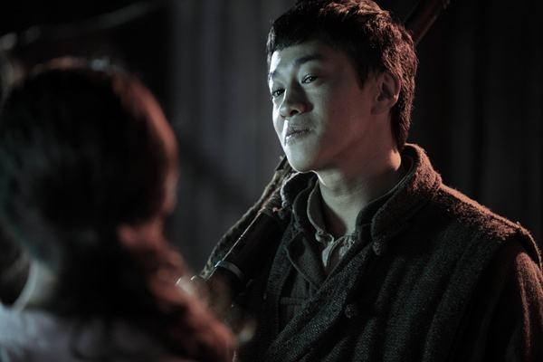 《遍地狼烟》是一部能让人闻着枪味儿的电影.