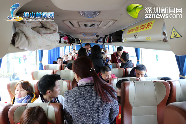 寒风中坪山百名来深建设者乘坐"温暖大巴"返乡过年