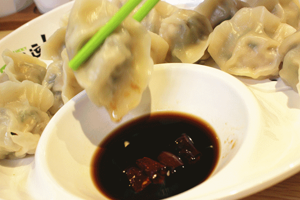 饺子是我国春节期间的传统佳肴,你们家乡什么时候吃饺子?
