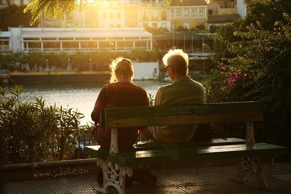 别再自己出去瞎旅游了,再不陪父母,他们就老了!