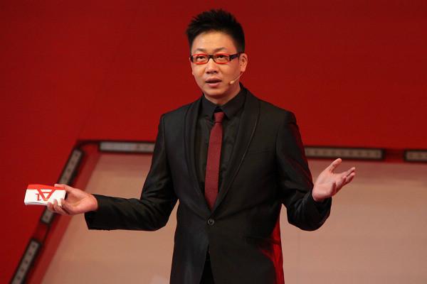东方卫视主持人来《歌手》当评委?他跟唱周杰伦的歌,都太熟悉