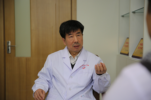 它是治疗湿疹的好帮手有它在手一按即除