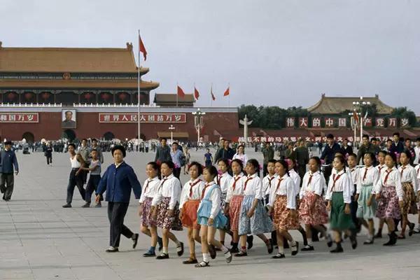 老照片中的百年中国女性服饰变迁史衣美人更美你喜欢哪种