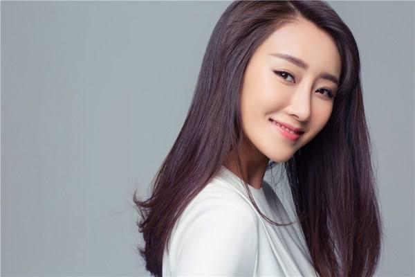 现在不少热门的影视剧中都能有她的身影,比如在《半妖倾城》中饰演曹