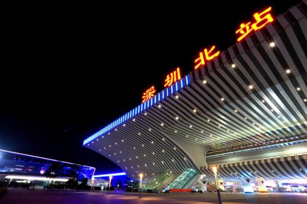 中国高铁发展迅速,国内哪几个动车站最豪华?