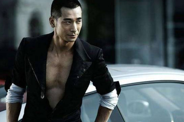 抢走吴京内定女主,自导自演,昔日大腕能否超越《战狼》的神话?