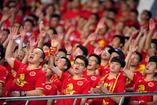 今晚中国足球与韩国正面交锋!韩国主帅:中国一