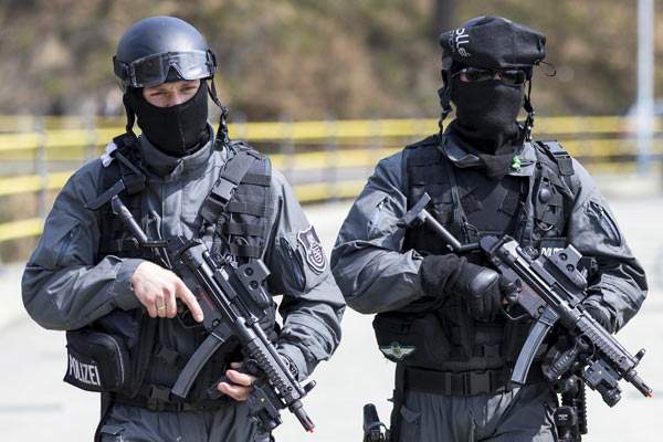 德国警察部队g36步枪换装mp5,是否冲锋枪将被淘汰