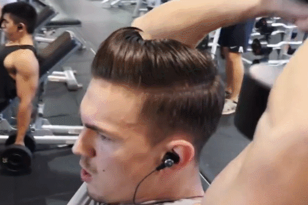 牧师凳杠铃弯举