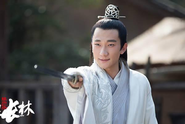 杨紫和邓伦拍新戏应勤吃醋了!可他不也移情乔