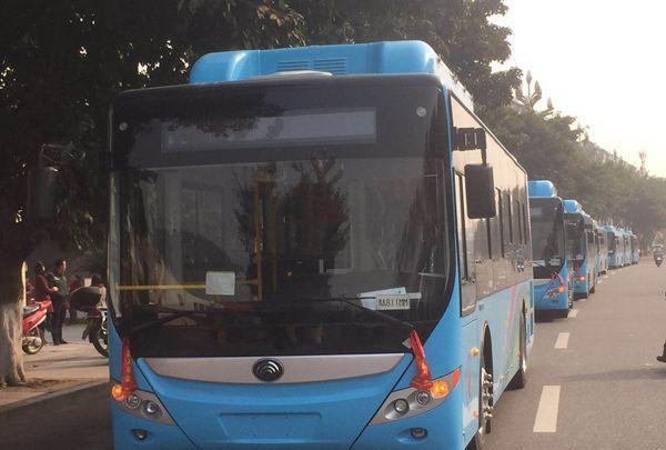 阆中:无极变速自动档 安全舒适新公交