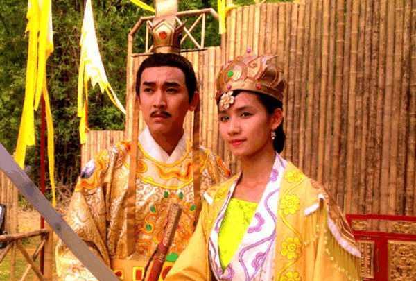 成为李朝第九位,也是最后一位皇帝,同时也是越南历史唯一的女皇帝