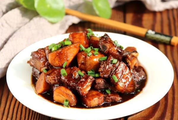茨菰红烧肉,色香俱全,而且还很下饭,确定不要试试?