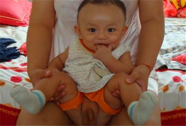 给宝宝过早把尿真不好, 这并不是危言耸听!