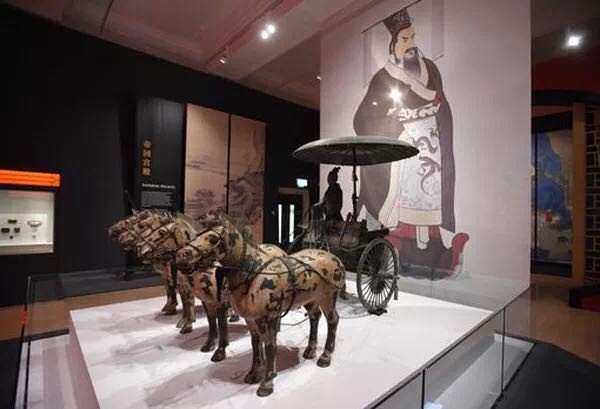 时隔11年后，兵马俑再次现身英国，这次参展的文物有什么不一样？|兵马俑|文物|特展_新浪新闻