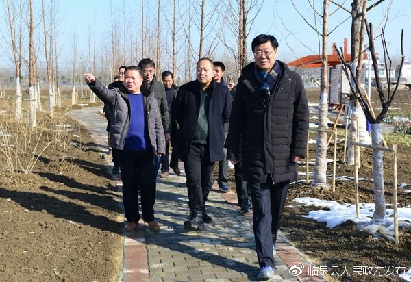 市人大常委会主任胡明莹到临泉县走访慰问困难群众,老党员