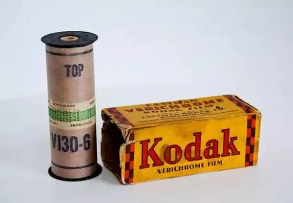 可拍摄画幅 58mm*58mm 的照片 24 张,和 120 胶卷的差别就是头尾有背