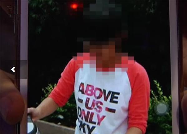 补课老师摸女学生大腿和私处 被发现跪地求饶