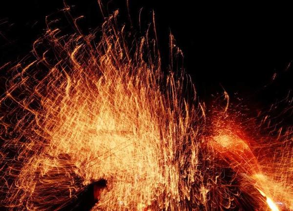 长治县荫城"铁礼花"芳华再现