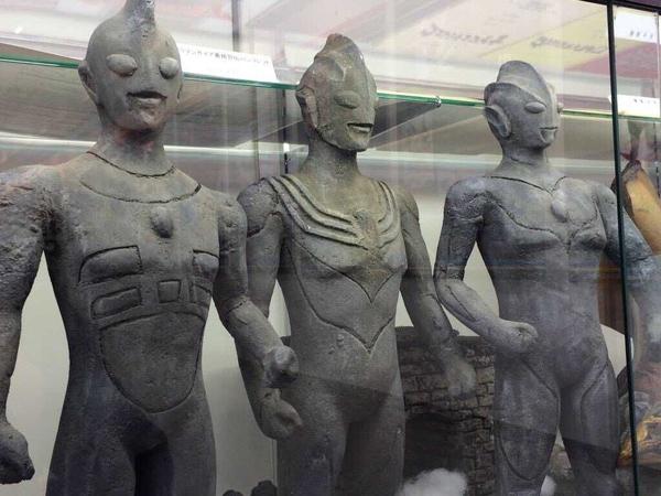 迪迦奥特曼在金字塔里面你知道跟迪迦在一起的巨人是谁吗